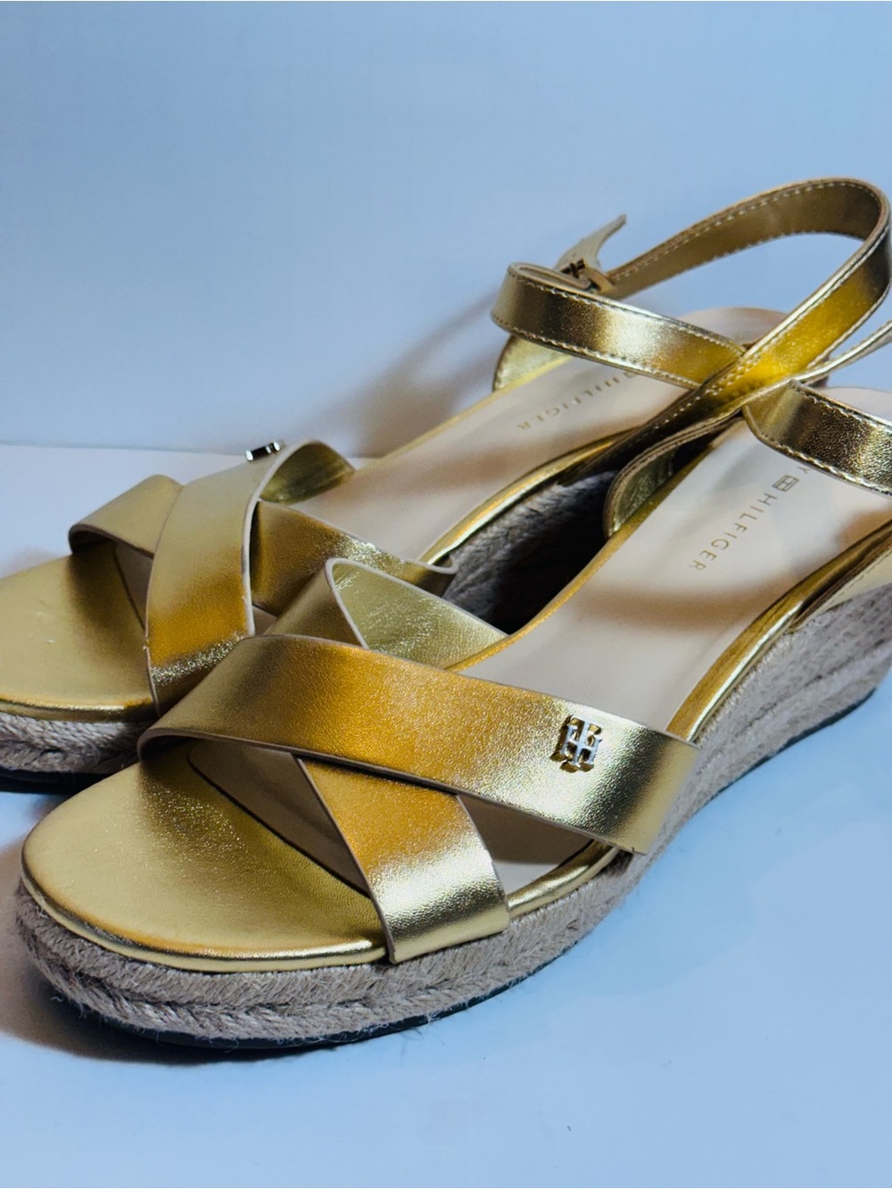 Tommy Hilfiger Gold Metallic Espadrille Wedge Sandals Size 9M - Picture 4 of 10